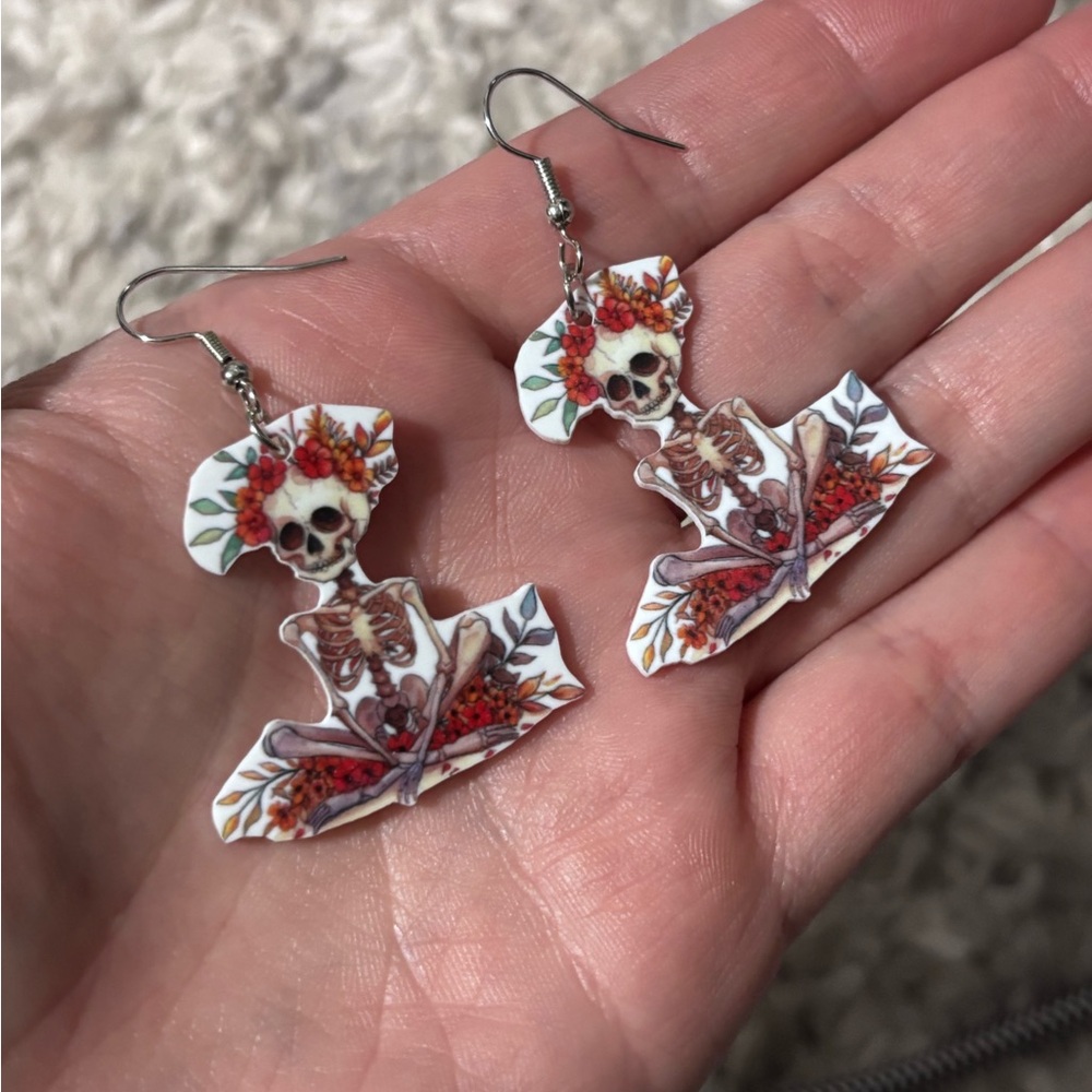 Floral Skull Dangle Earrings NIP. Colorful skeleton perfect‎ gift for Halloween